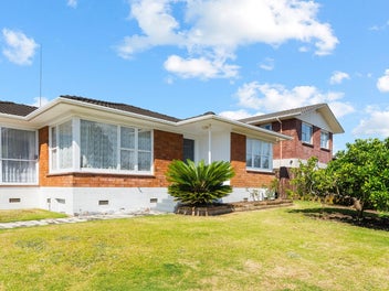 72 Muir Avenue, Mangere Bridge, Auckland