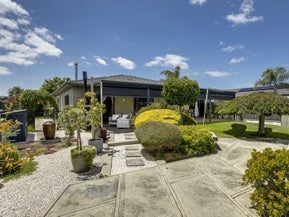 24 Heynes PLACE, Clive, Clive
