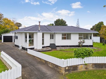 17 Nan Place, Pakuranga Heights, Auckland