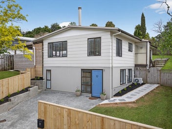 17 Topliss Drive, Northcross, Auckland