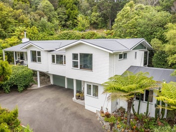 39 Blue Mountains Road, Silverstream, Upper Hutt