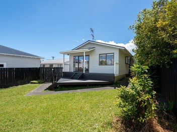 3/20 Corrella Road, Belmont, Auckland