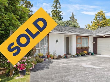 2/30 Scarlock Avenue, Browns Bay, Auckland