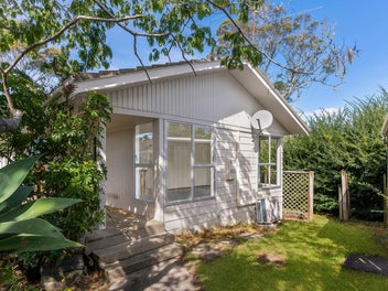33 Japonica Drive, Beach Haven, Auckland