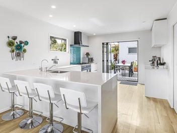 1 Maryland Street, Point Chevalier, Auckland