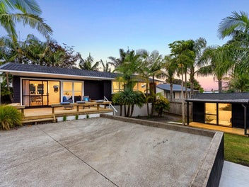 21 Lantana Road, Green Bay, Auckland