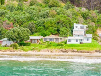 202 Pourerere Beach Road, Aramoana, Omakere