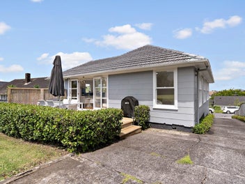 16 Clairville Crescent, Wai o Taiki Bay, Auckland