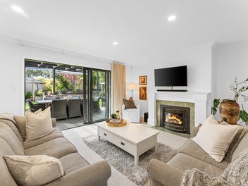 10F Tupare Place, Highlands Park, New Plymouth