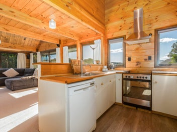 90 Discovery Drive, Whitby, Porirua