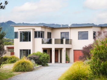 114 Rutherford Drive, Waikanae Beach, Waikanae