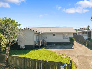 4 Aden Place, Clendon Park, Auckland