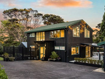 72 Albany Highway, Greenhithe, Auckland