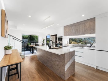 6D Oaktree Avenue, Browns Bay, Auckland