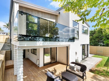 8A Madison Place, Forrest Hill, Auckland