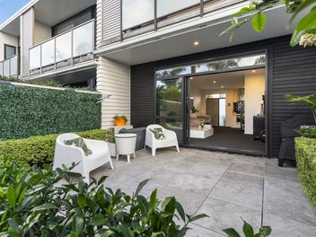 6/50 Ocean View Road, Northcote, Auckland