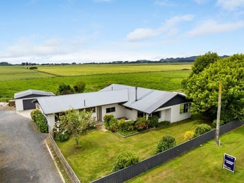 178 Waikawa Beach Road, Levin