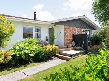 16A Forest Lake Road, Forest Lake, Hamilton