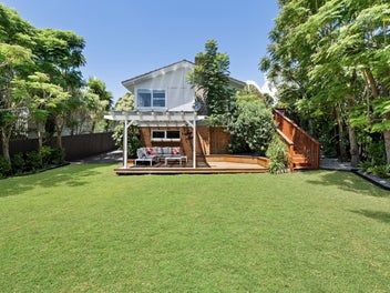 11 Powrie Street, Glenfield, Auckland