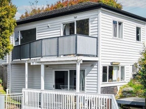 1A Highgrove Lane, Totara Vale, Auckland