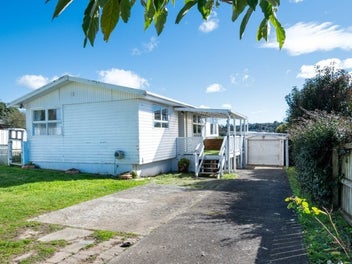 33 Lincoln Park Avenue, Massey, Auckland