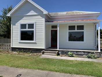 805 Queen Street West, Saint Leonards, Hastings