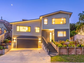 40 Albatross Close, Whitby, Porirua