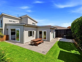 1/19 Kiteroa Terrace, Rothesay Bay, Auckland