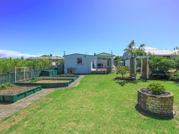 9 West Crescent, Te Puru, Thames