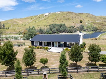 72 River Road, Otane