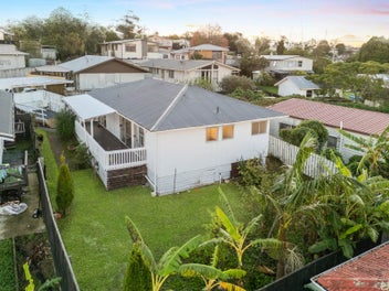 2/24A WAIMUMU road, Massey, Waitakere