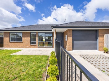 1/82 Bruce Avenue, Glenview, Hamilton