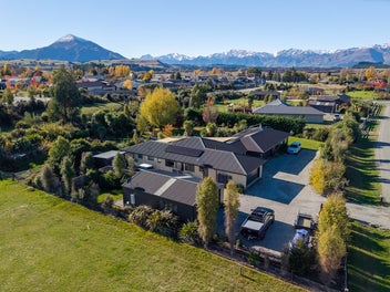 10 Jack Young PL, Albert Town, WANAKA