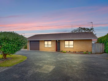 2/11 Reeves Avenue, Papatoetoe, Auckland