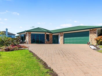 17 Village Park Drive, Welcome Bay, Tauranga