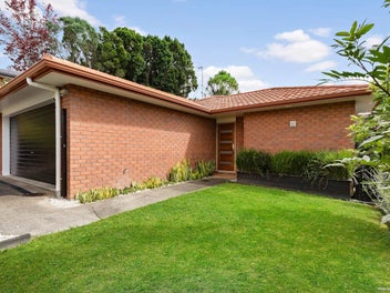 6 Dovey Place, Massey, Auckland