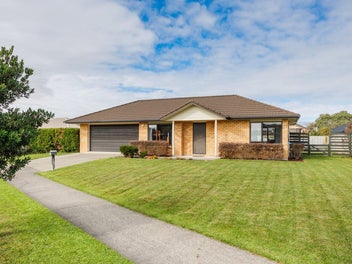 15 Chestnut Close, Kelvin Grove, Palmerston North