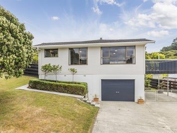 1 Carvel Lane, Whitby, Porirua