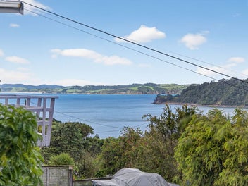 11 Kendale Drive, Leigh, Leigh