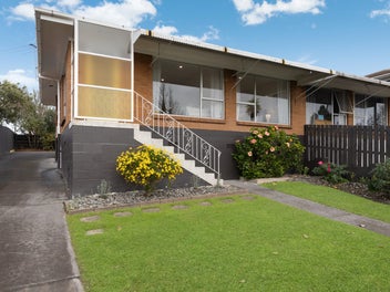 2/33 Butterworth Drive, Glendene, Auckland