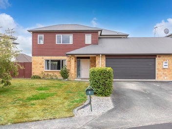 1 Rene Way, Huntington, Hamilton