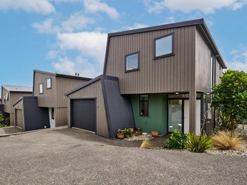 9 Lacebark Lane, Woodridge, Wellington