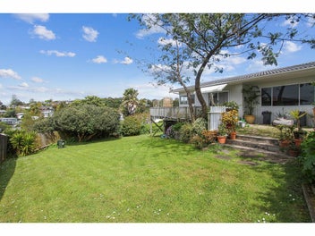 2/57 Coronation Road, Hillcrest, Auckland