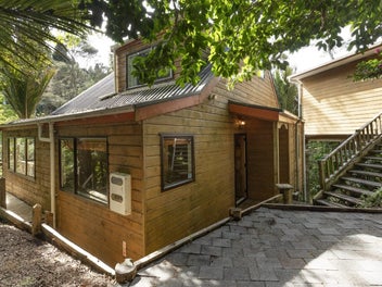 92 Laingholm Drive, Laingholm, Auckland