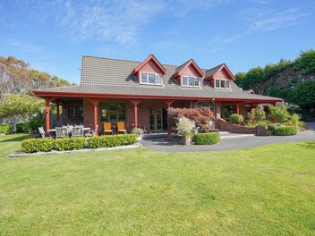 221 Dunns Road, Otatara