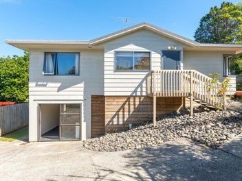 14A Tauhara Street, Green Bay, Auckland