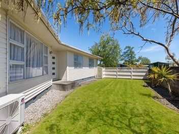 17 Abraham Crescent, Milson, Palmerston North