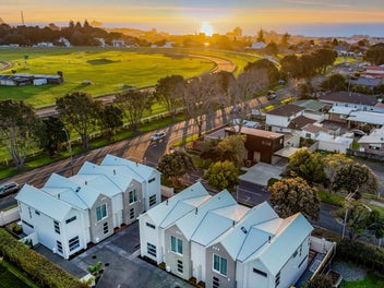 2/4 Cracroft Street, Welbourn, New Plymouth