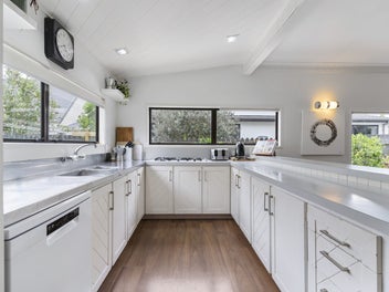 2/69 Bay Street, Red Beach, Red Beach