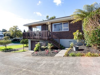 1/4 Celina Place, Browns Bay, Auckland